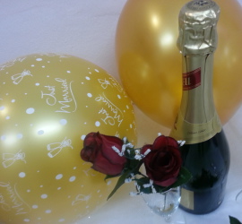 goldfarbene Hochzeitsluftballone