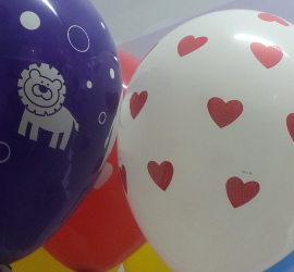 Latexballon mit Herzen