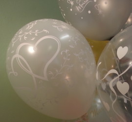 Latexballon weiß mit weißen Herzen