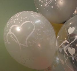 Latexballon weiß mit weißen Herzen