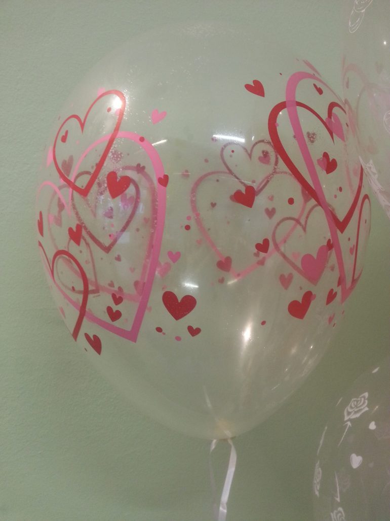 Latexballon durchsichtig mit Herzenaufdruck
