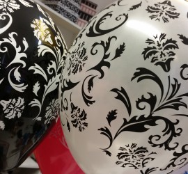 Latexballons schwarz weiß mit Ornamenten