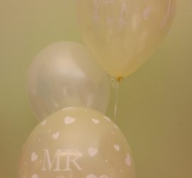 Luftballons für die Hochzeit in champagner-Farbe