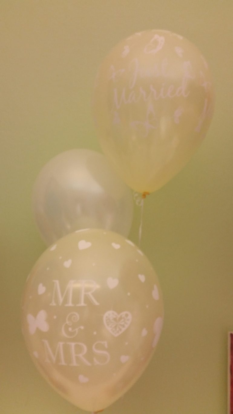 Luftballons für die Hochzeit in champagner-Farbe