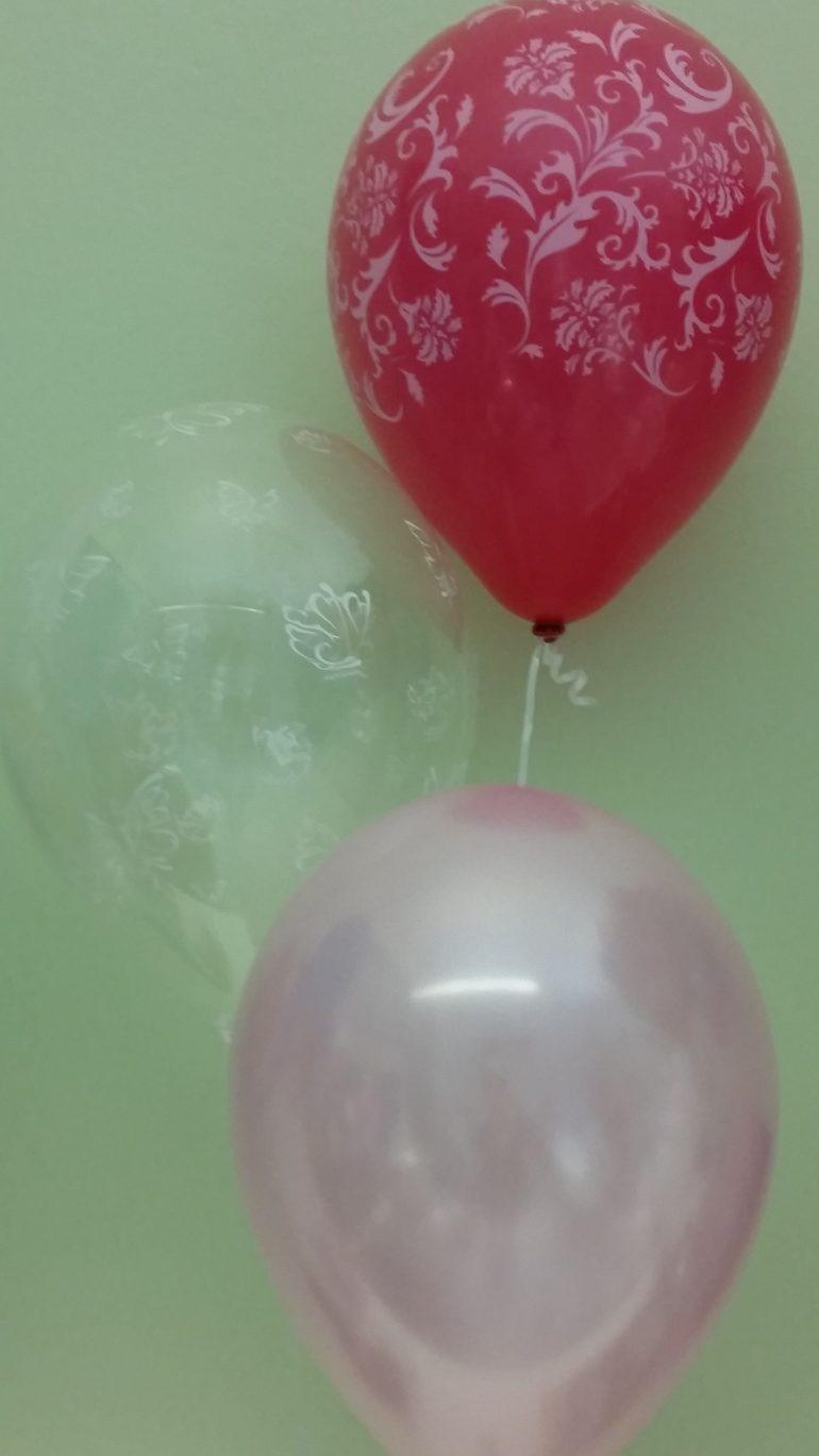 Hochzeitsluftballons in den Farben pink, rosa und durchsichtig