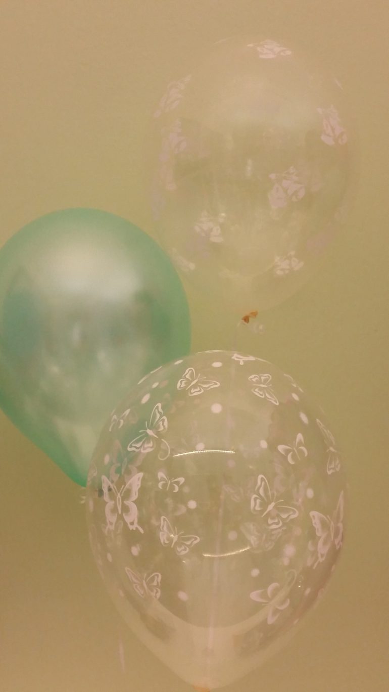 Hochzeitsluftballons durchsichtig und mintgrün