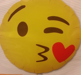 Folienballon Emoji Kissing Heart