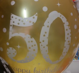 goldfarbener Latexballon mit der Zahl 50