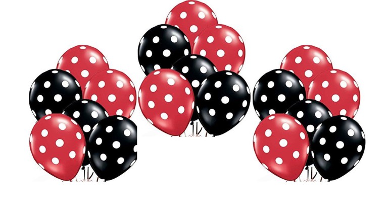 rot und schwarzer Latexballon mit weißen Punkten