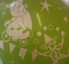 Latexballon mit Zirkusmotiven