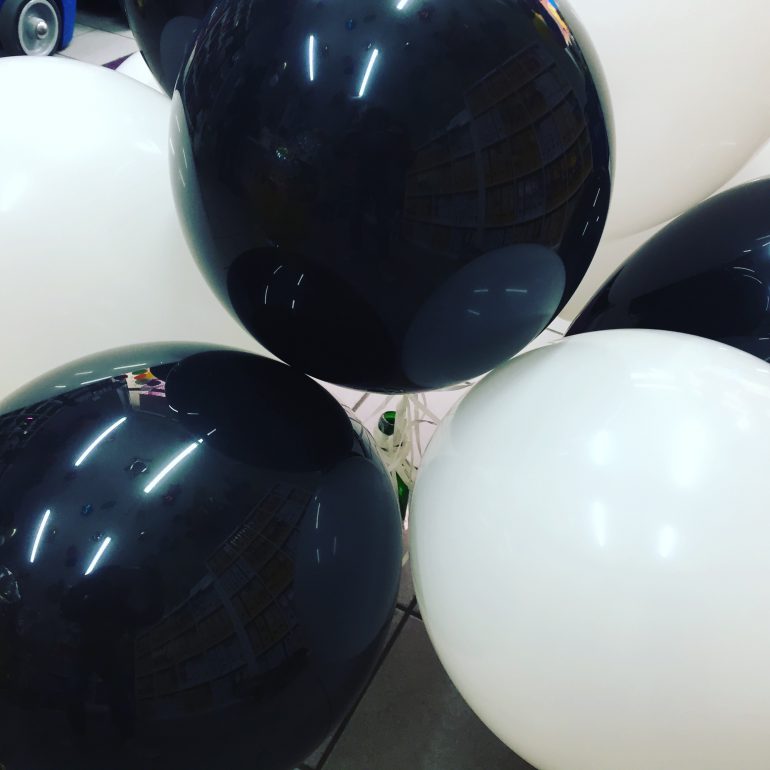 Schwarz/Weiß matte Luftballons 27 cm