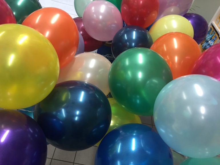 Einfärbige seidenglanz Luftballons - in vielen verschiedenen Farben! 30 cm