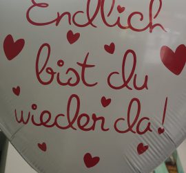 Folienherz mit der Aufschrift: `Endlich bist du wieder da´