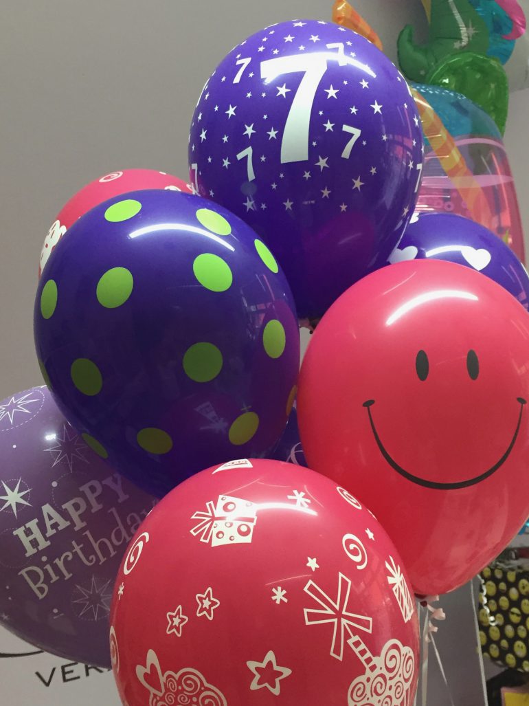 Kindergeburtstag - bunte Latexballons mit verschiedenen Aufdrucken