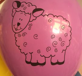 Bauernhoftiere - lilafarbener Latexballon mit Schaf