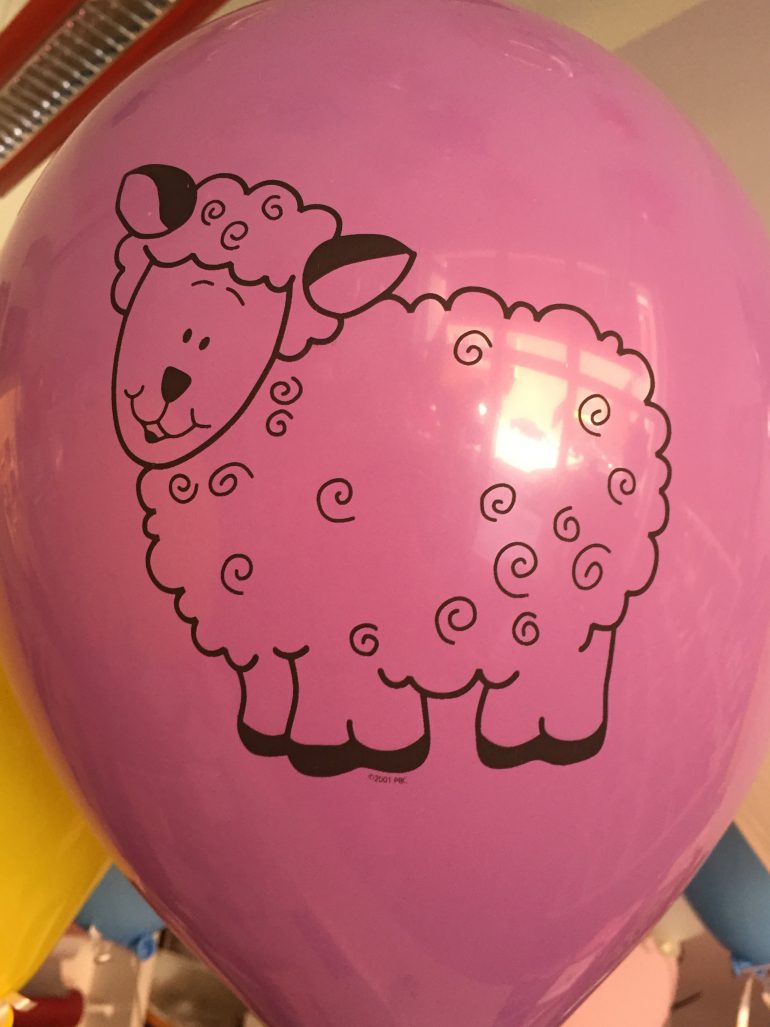 Bauernhoftiere - lilafarbener Latexballon mit Schaf