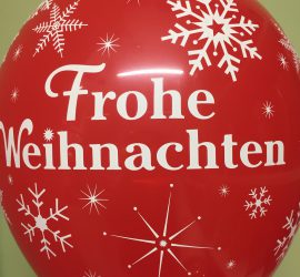 Frohe Weihnachten - roter Latexballon mit weißen Schneeflocken - Merry Christmas - Weihnachtsdeko