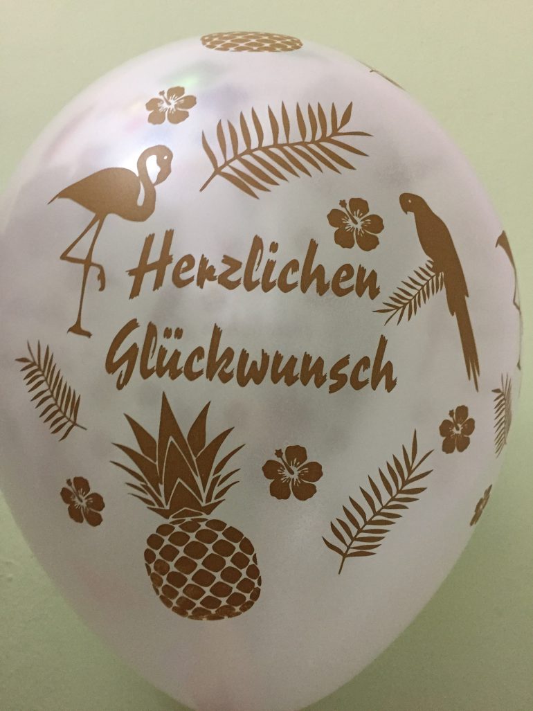 Herzlichen Glückwunsch mit Ananas, Flamingos und Papageien - Latexballon in bunten Farben!