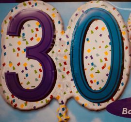 Zum 30. Geburtstag - Folienballon 60 cm groß! `Happy Birthday´ - steht auf der Rückseite!