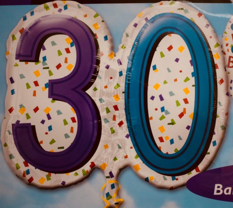 Zum 30. Geburtstag - Folienballon 60 cm groß! `Happy Birthday´ - steht auf der Rückseite!