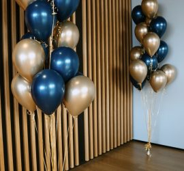 Ballontraube aus Latexballons in den Farben Gold/Midnightblue