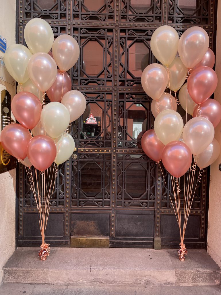 Ballontraube aus Latexballons in den Farben Roségold/Pfirsich/Champagner