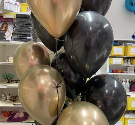 Ballontraube aus Latexballons in den Farben Schwarz/Gold
