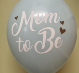 hellblauer Latexballon Mom to be - passend für die Babyparty, Gender reveal Party, für die werdende Mama