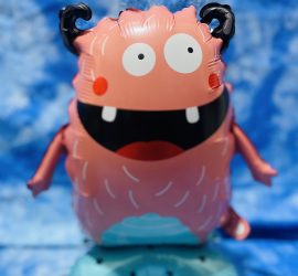 Standupballon Kleines Monster in rosa