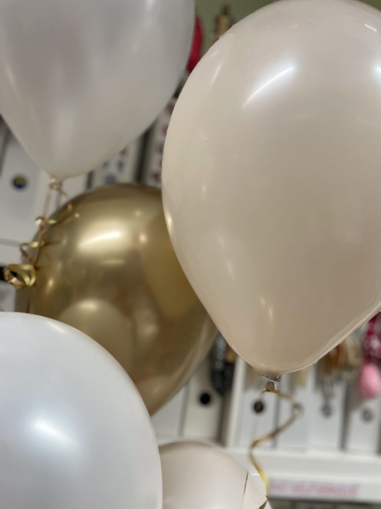 Ballons in den Farben creme/gold/weiss